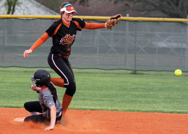 This is the image for the news article titled SOFTBALL: Lady Longhorns Race By Trojans to Open District