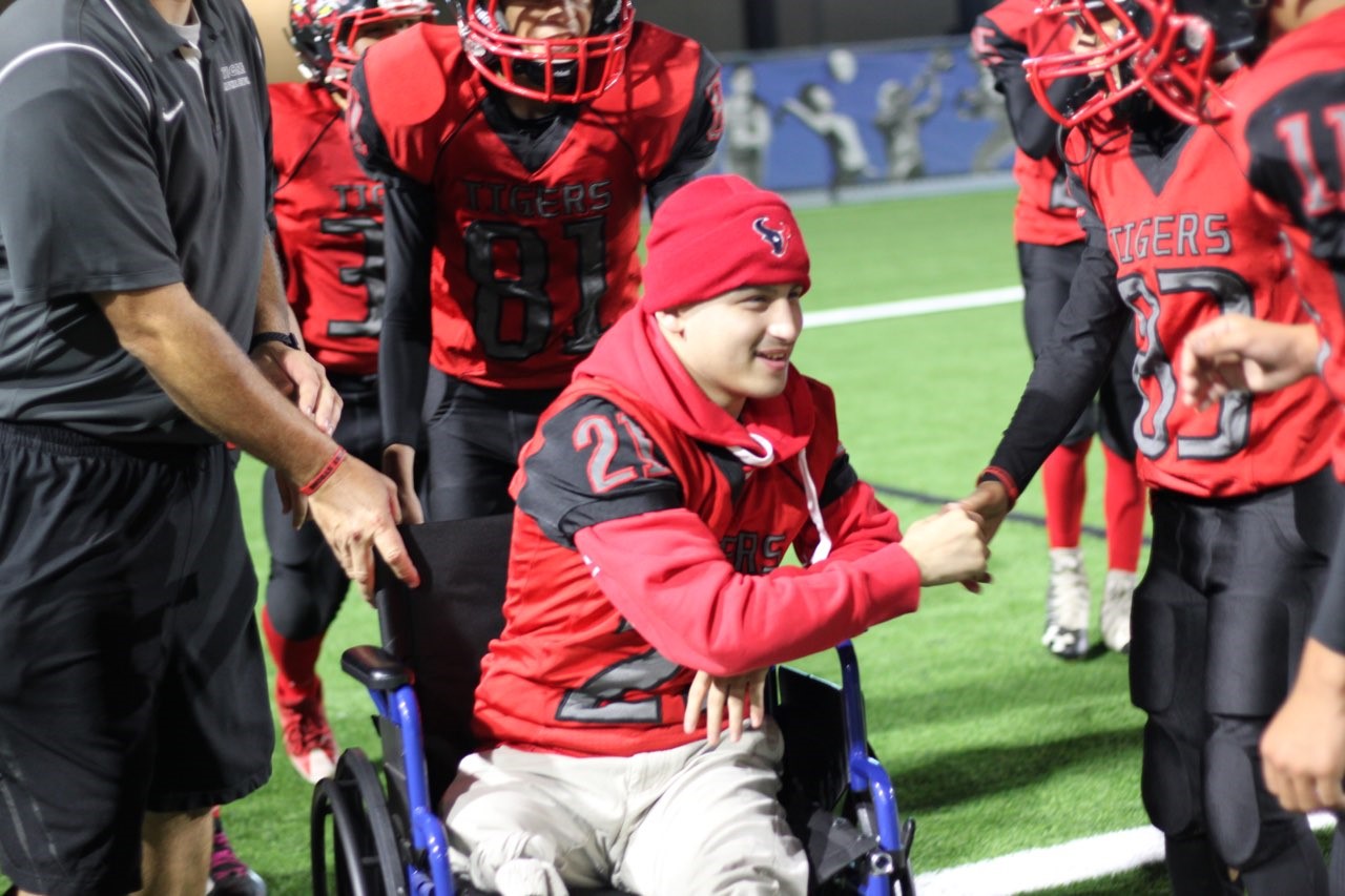 Jaylon Vela celebrates his touchdown against the Southmore Bulldogs