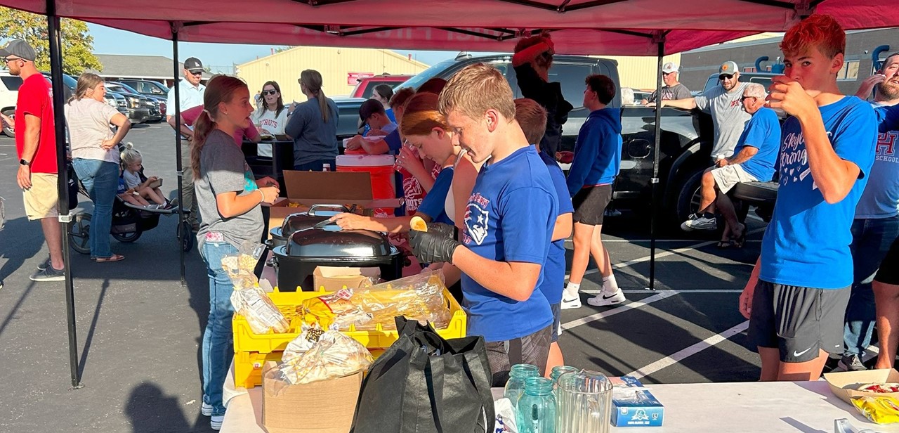 Hamler Men&#39;s Club Tailgate before a football game