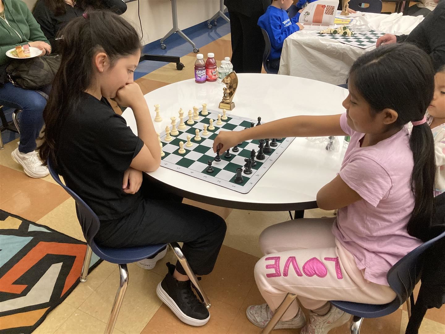  Two girls play chess