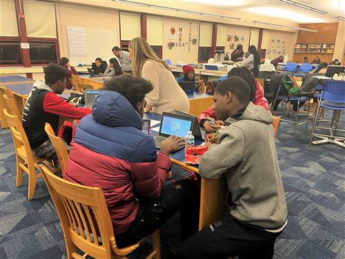 Students fill out the FAFSA form during a Dec. 19, 2022 workshop