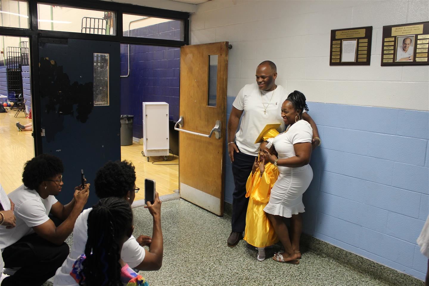 Yariela Pimentel Lodge poses for photos with her family. 