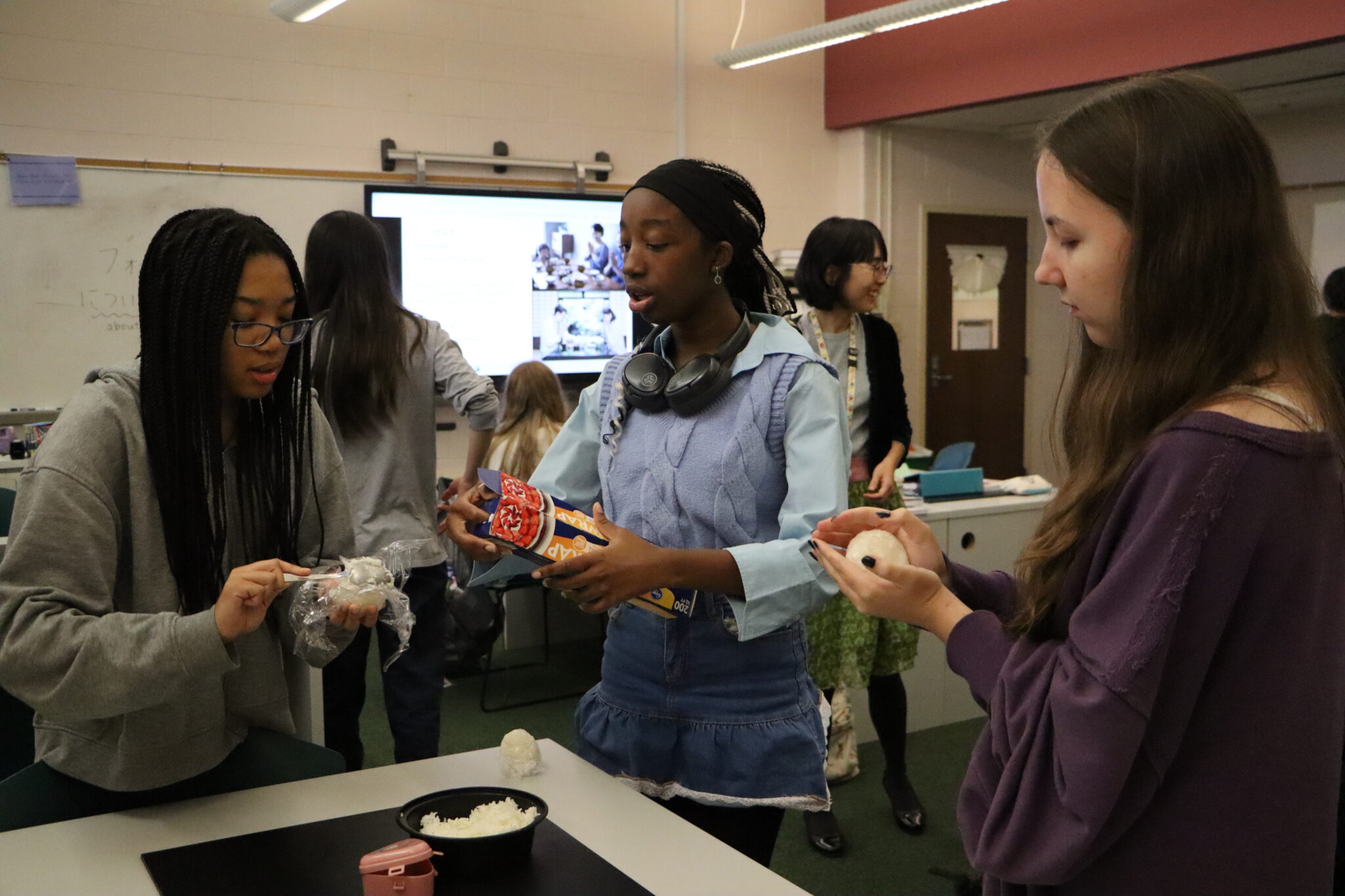 Students making rice balls
