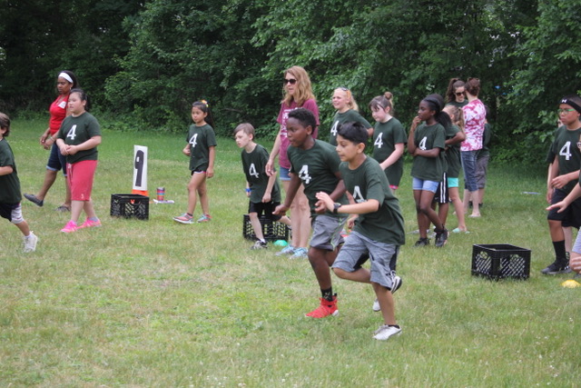 2 boys run together at field day