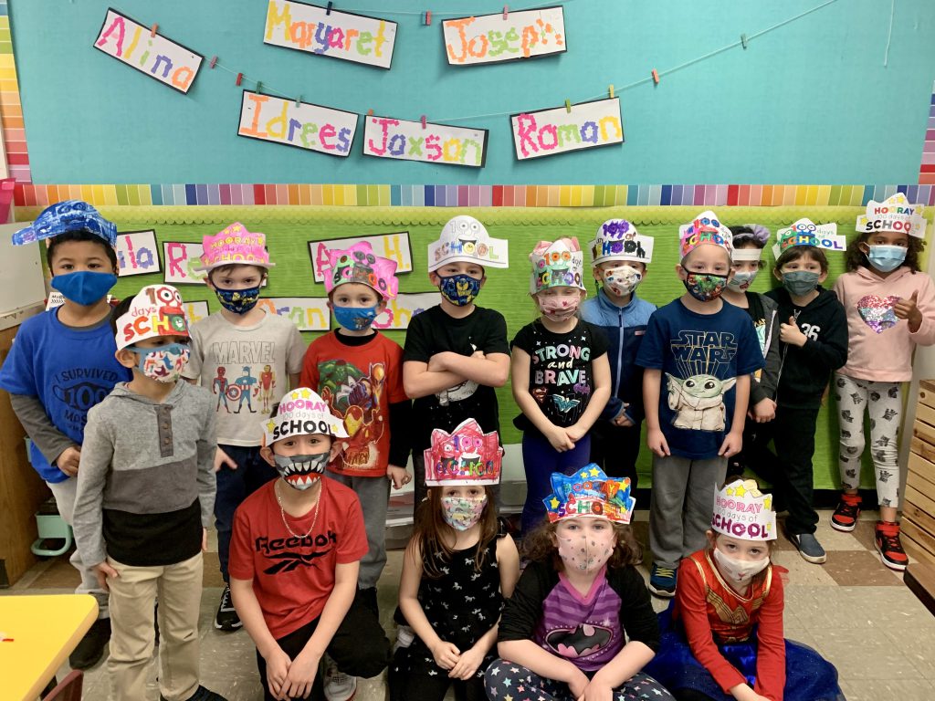 kids celerbate the 100th day of school