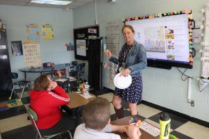 Teacher in conversation with her students 