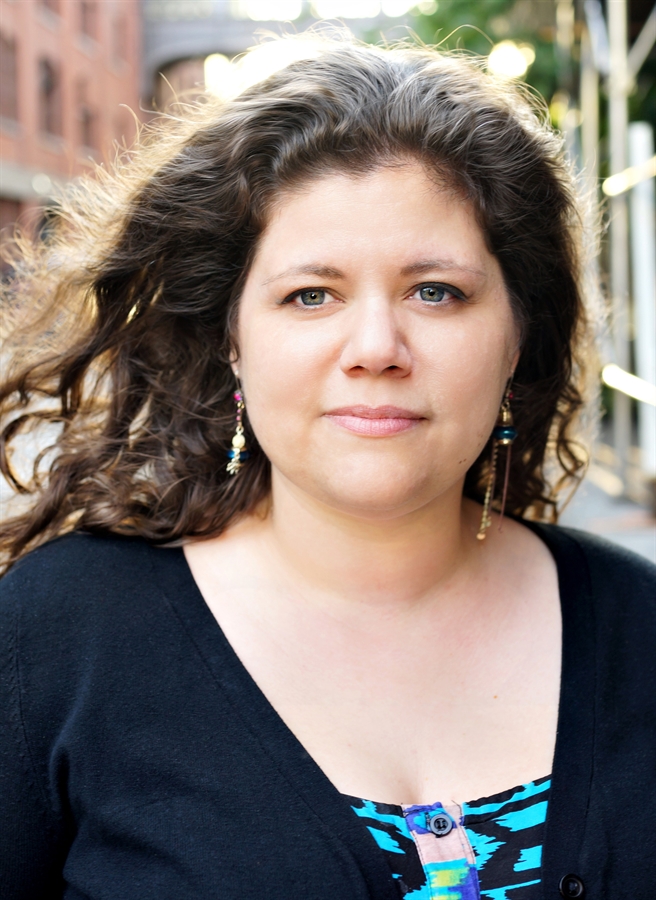 Portrait of author Rainbow Rowell.