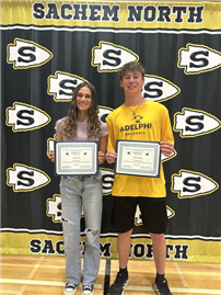 2 students with awards thumbnail266078