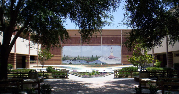 Indian Trails Middle School Picture of Court Yard