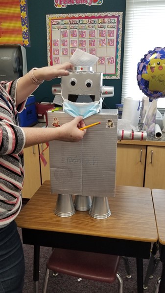 2020-2021 2nd Grade Valentine Boxes 31