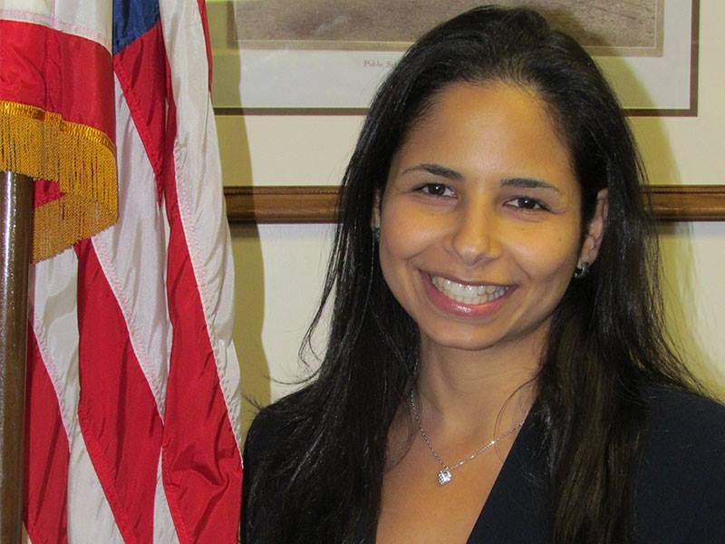 Photo of Dr. Yiendhy Farrelly