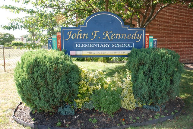 Exterior photo of school building