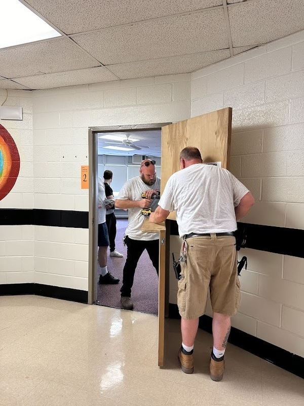 team emptying offices at DAS
