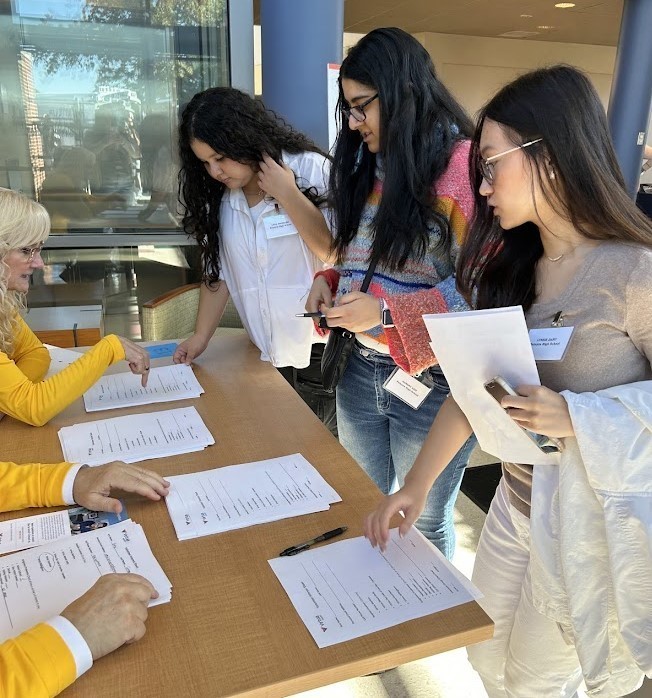 STUDENTS REGISTERING FOR SYMPOSIUM AT VIRTUA