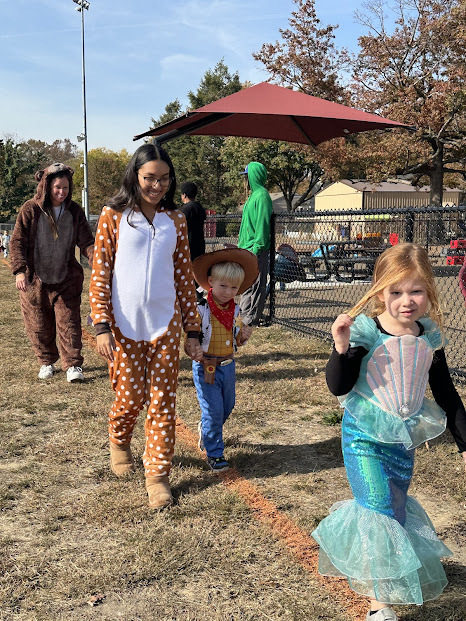 preschoolers in costume on parade