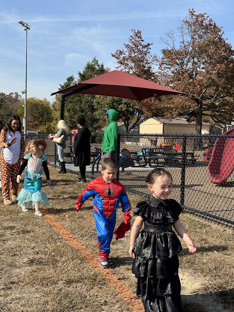 preschoolers in costume on parade