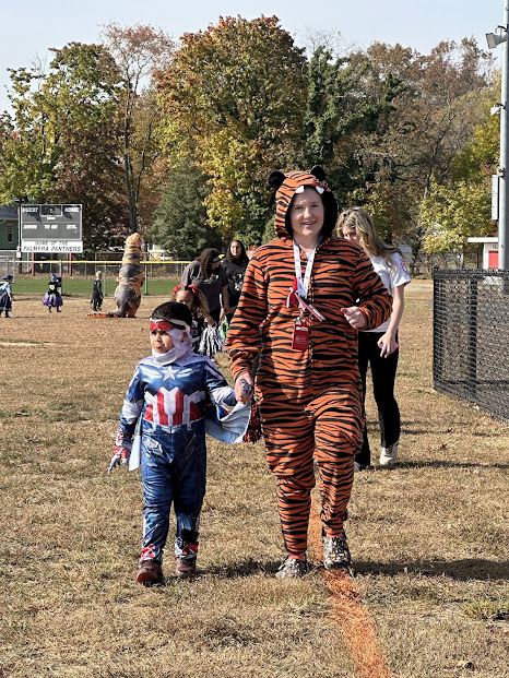 preschoolers in costume on parade